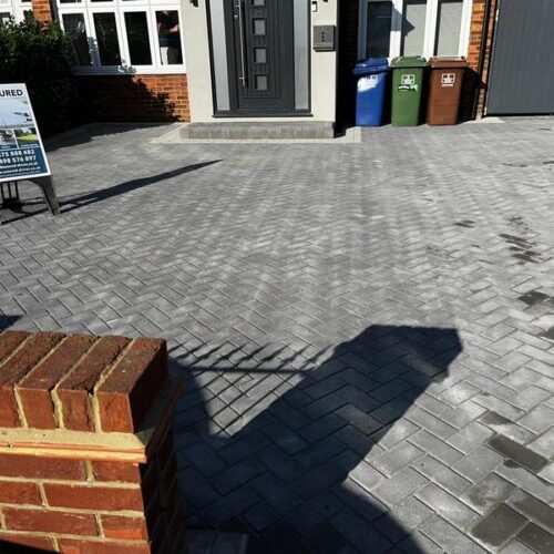 front charcoal block paved driveway side entrance 02